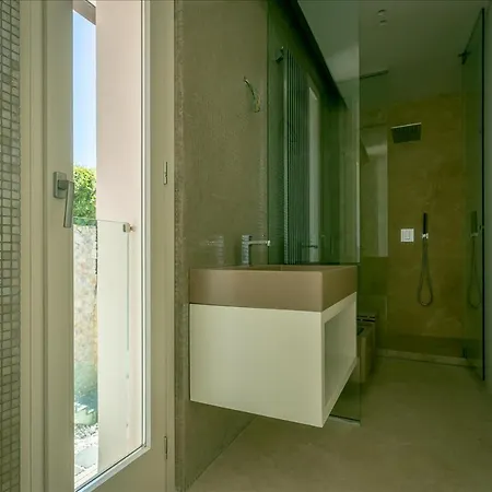 Artist Villa *