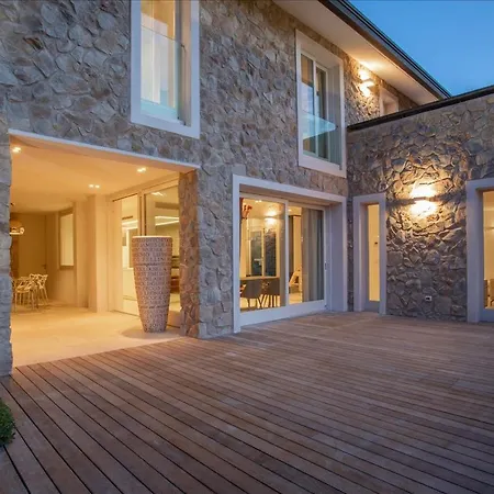 Artist Villa *