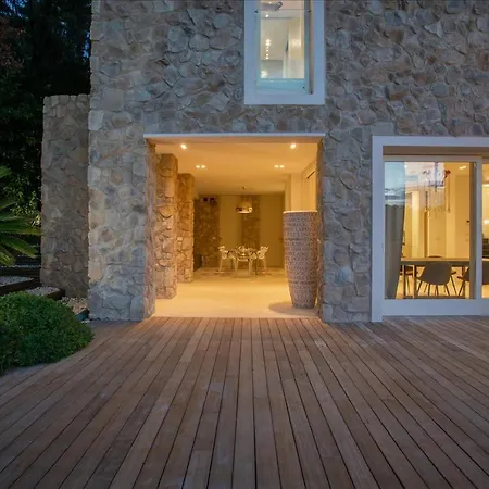 Artist Villa